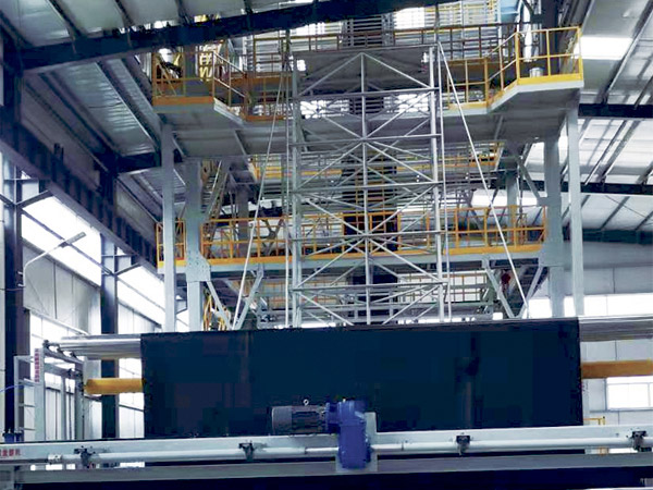 正在生產中的土工膜機組